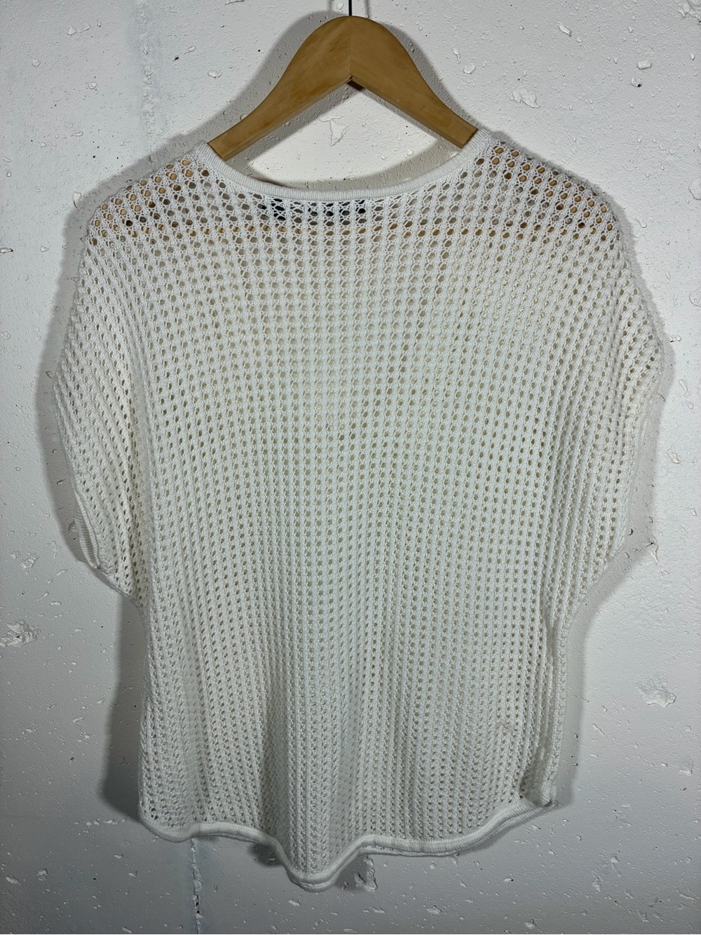 Lightweight Open-Knit V-Neck Sweater - Picture 4 of 6